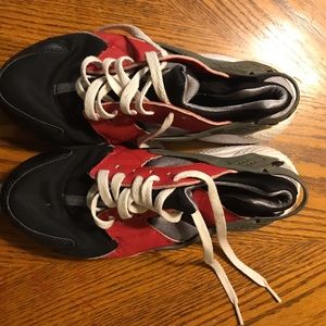 Boys 7Y Nike Huarache Shoes